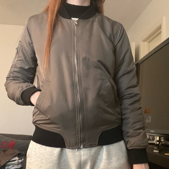 💸 Muted Olive Bomber Jacket - Picture 8 of 11